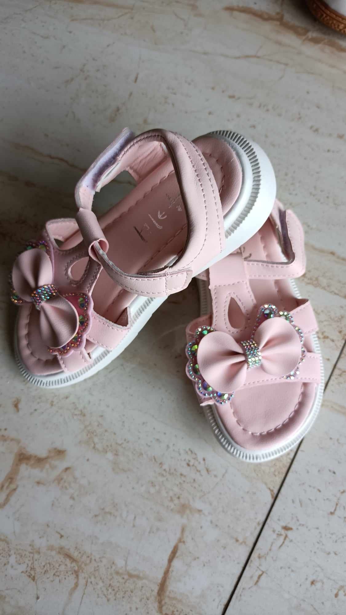 Sandalki w kolorze róż