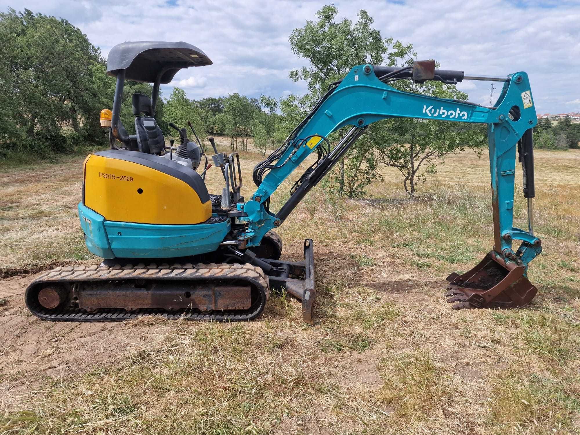 Giratória / Escavadora Kubota U-30-5 - 3 Toneladas