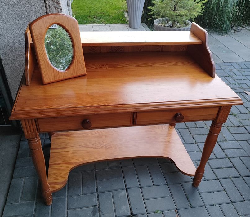 Toaletka drewniana z szufladami Solidna