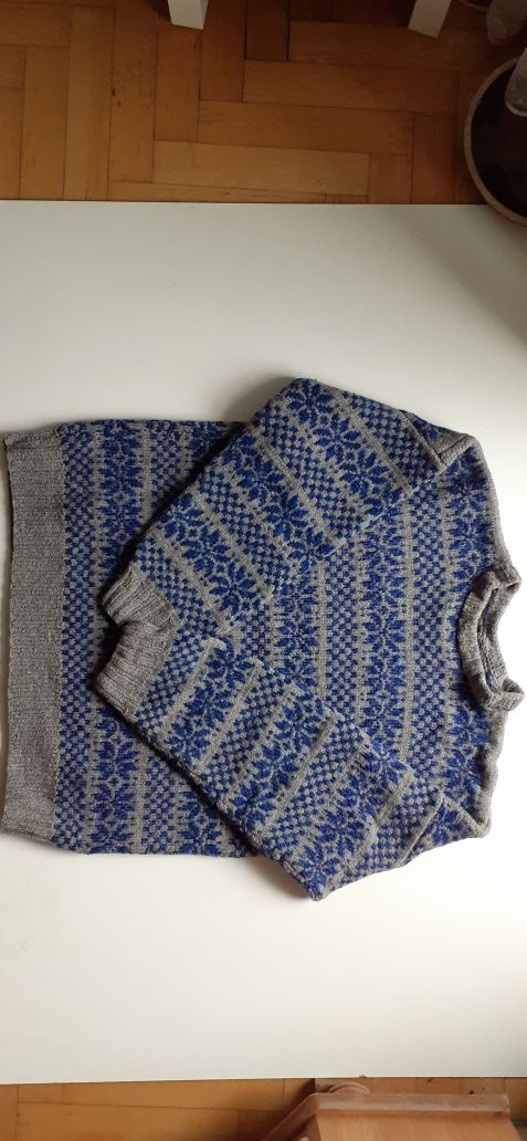 Męski wełniany sweter ręcznie robiony w latach 80. XX wieku