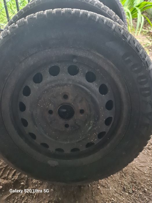 Opony zimowe komplet felgi 14 175/65 rozstaw śrob 4x100