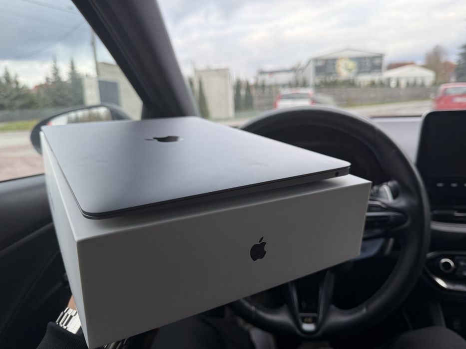 MacBook Air M1 2020 8GB / 256GB – stan bardzo dobry + pudełko