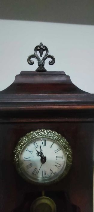 Relógio vintage, de madeira