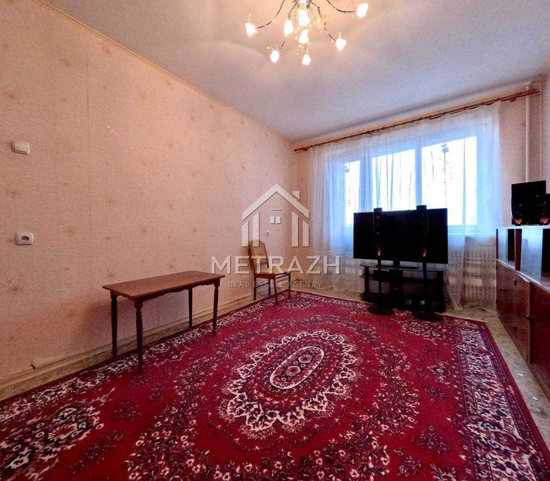 89060Продам 3 комнатную на Роганской!