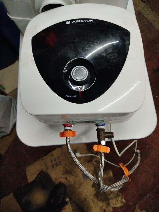 Електричний водонагрівач арістон