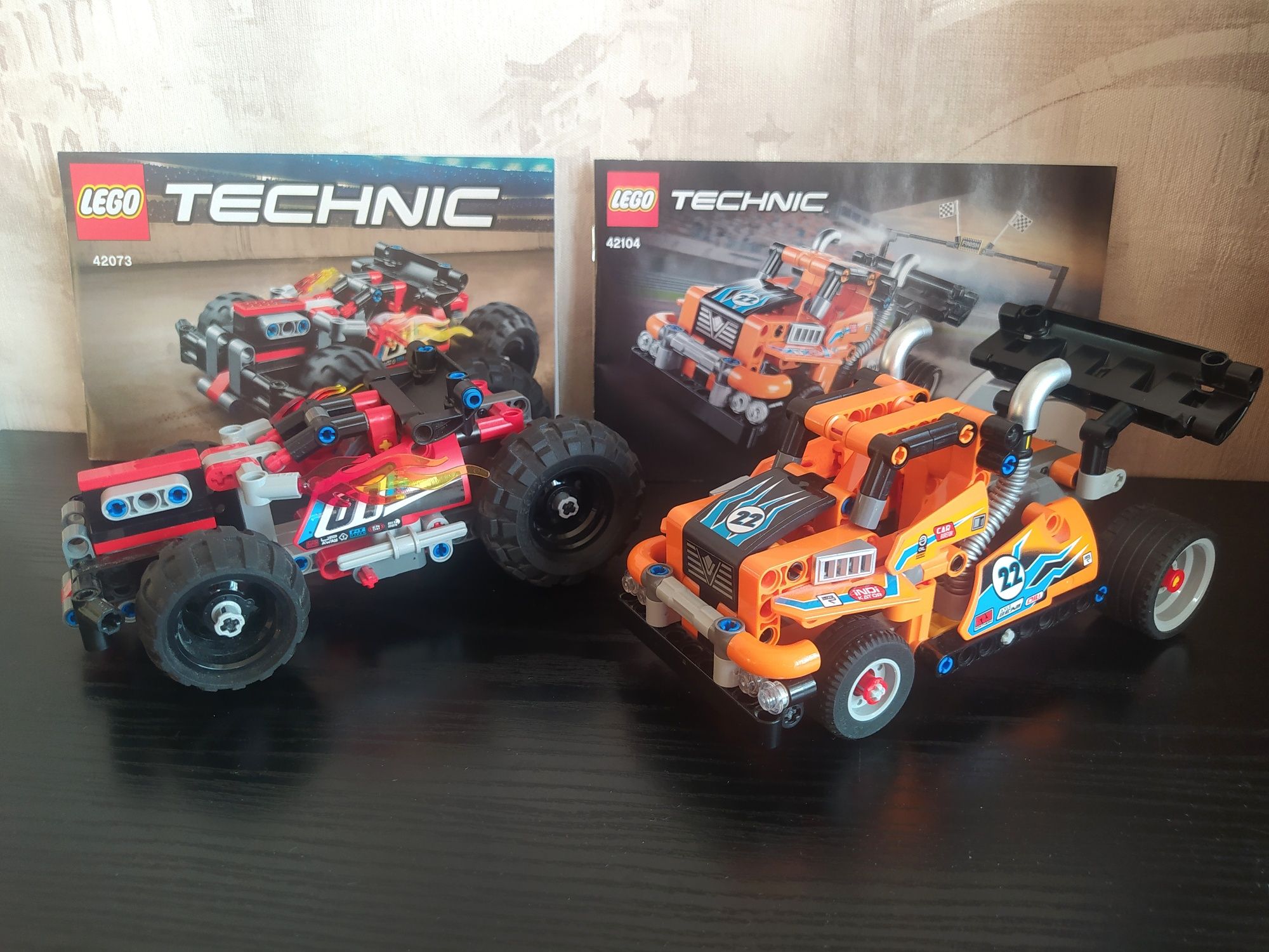 Lego technic 42073 і 42104