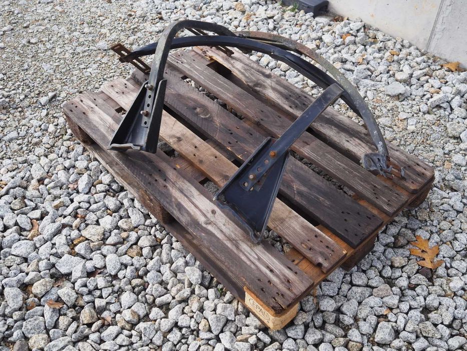 Claas Arion - uchwyt, wspornik, mocowanie błotników przednich, błotnik