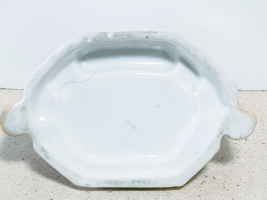Raro antigo suporte figurativo para cigarros em porcelana alemã
