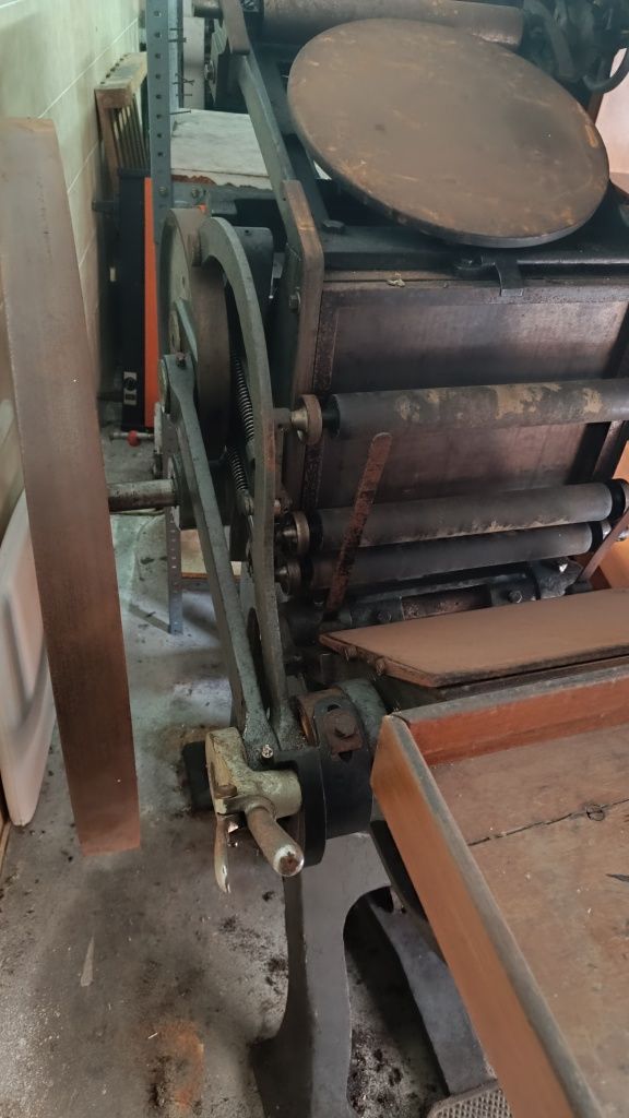 Máquina de tipografia antiga
