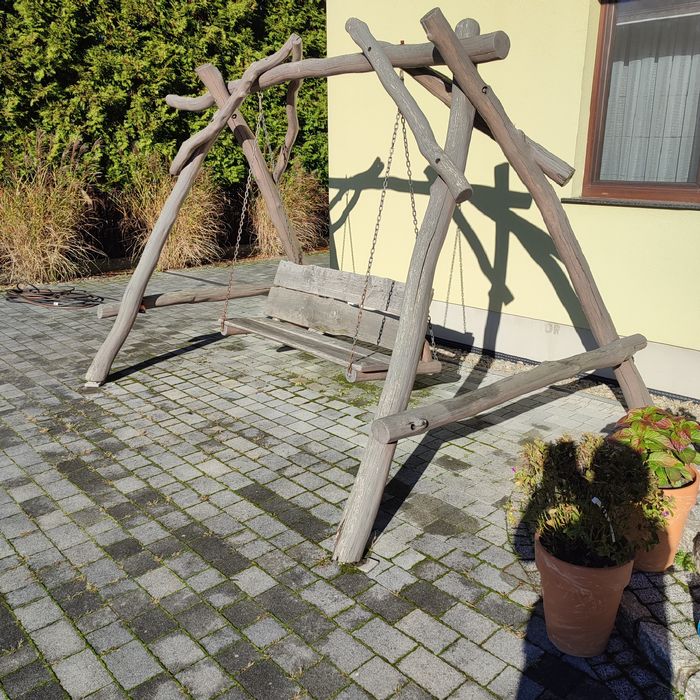 Huśtawka dębowa z bali .