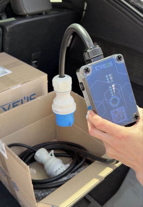 Зарядний пристрій Eveus 7-48А Tesla NACS Type 1 Туре 2 GBT