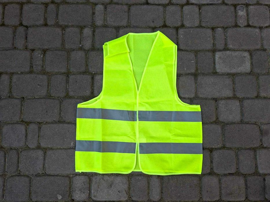 Набір автомобіліста - вогнегасник 2 кг аптечка трос знак жилет сумка