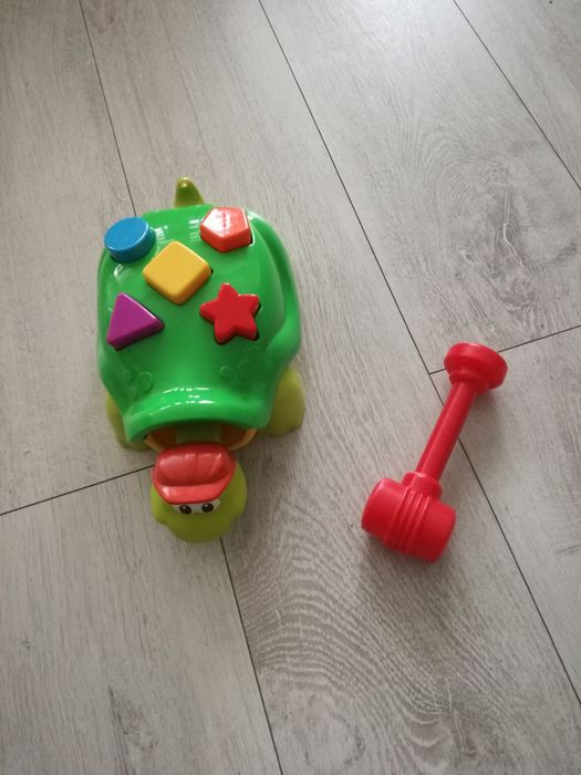 Żółw z młotkiem do wbijania klocków - fisher price