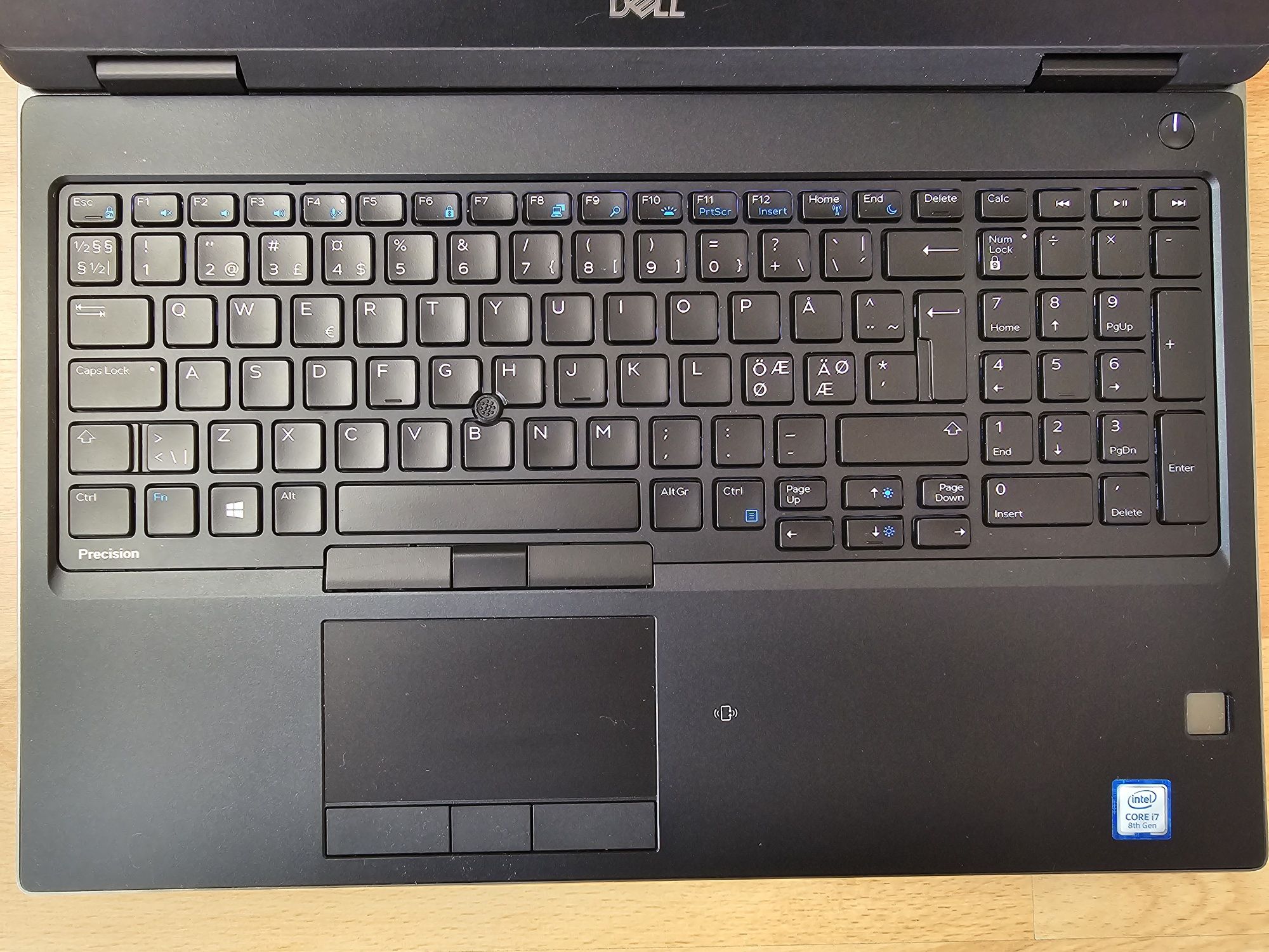 Dell Precision 7530 -QUADRO-I7-SSD-FULLHD-