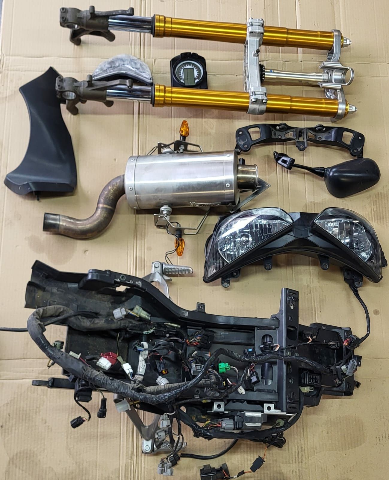 Zx6r zx-6r 636 licznik lagi półka stelaż koło wal kartery glowica bak