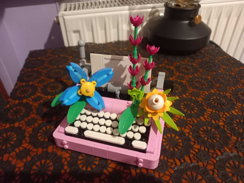 LEGO Creator 3 in 1 31169 Maszyna do pisania z kwiatkami