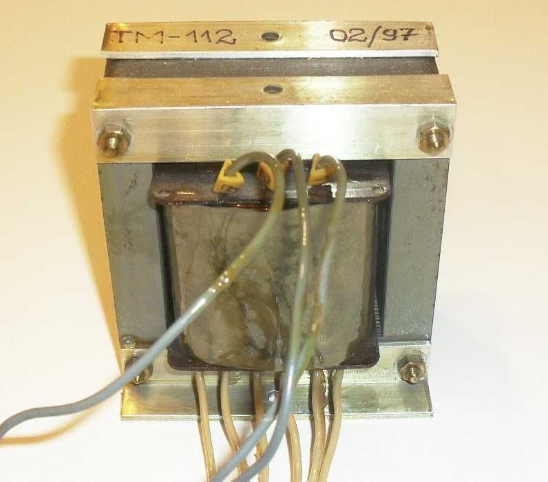 TM-112, Transformator 80 VA 50 Hz; U1: 700 V; U2: 13 V, 23 V, 13 V