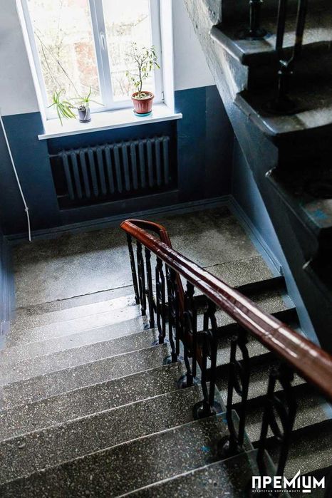 Продаж 2-кімнатна квартира "сталінка" ЦЕНТР МІСТА