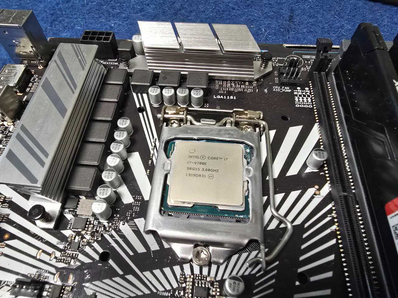 Комплект: Процесор Intel i7-9700k, материнська плата Asus z390, 32gb r