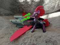 Kucyk My Little Pony komandor Tempest w pojeździe