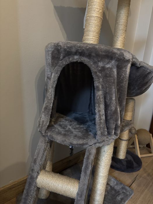 szary drapak dla kota