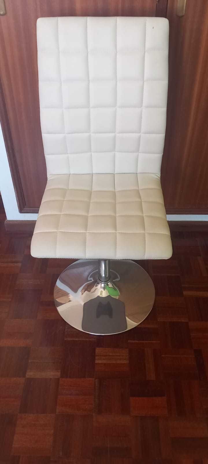 Conjunto de mesa de Jantar com cadeiras
