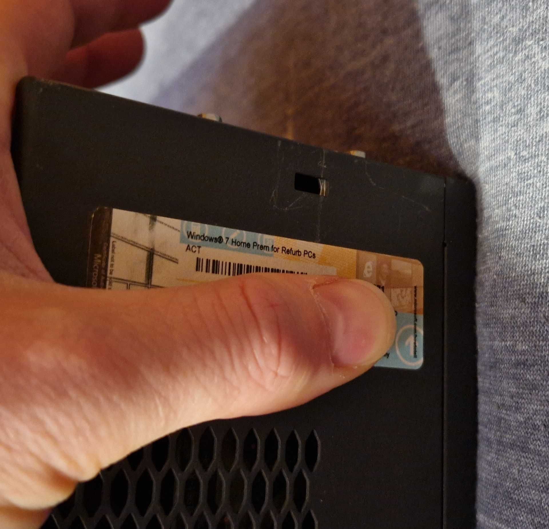 Mały komputer stacjonarny fujitsu