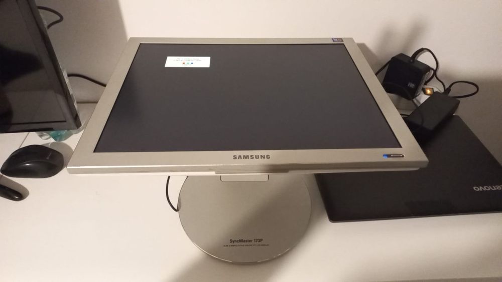 Monitory LCD sprawne