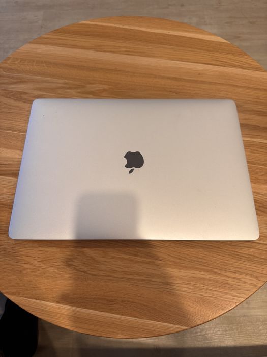 MacBook Pro. 15 cali. A 1707. Odbiór osobisty Trójmiasto.