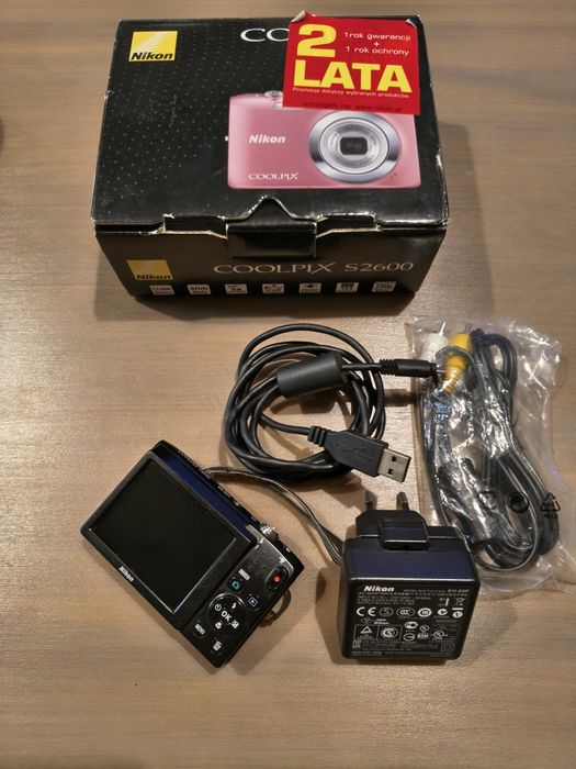 Świetny aparat cyfrowy Nikon Coolpix S2600. Pełen komplet
