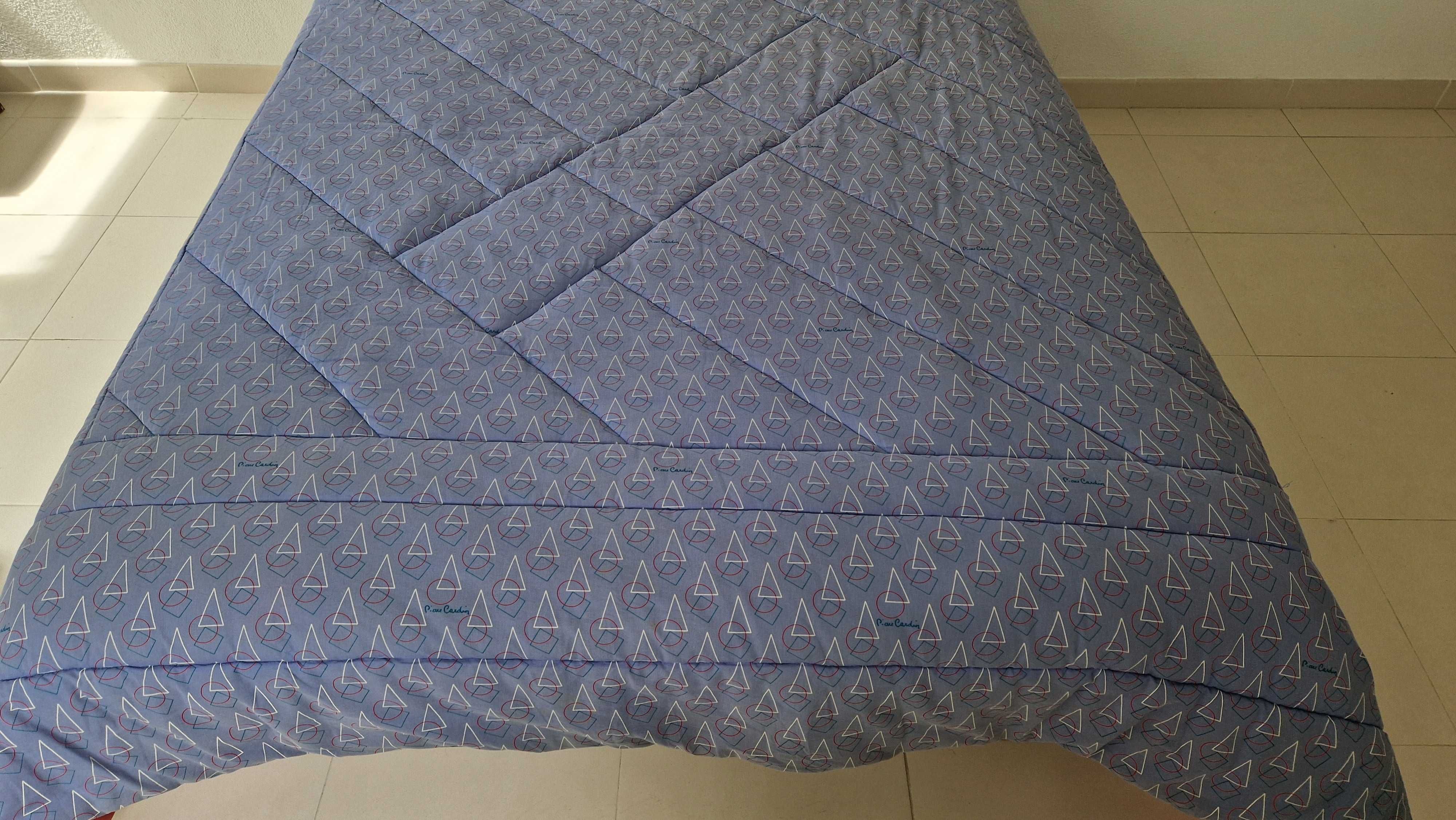 Edredon 2 faces Pierre Cardin 230cm largura x 220 cm comprimento