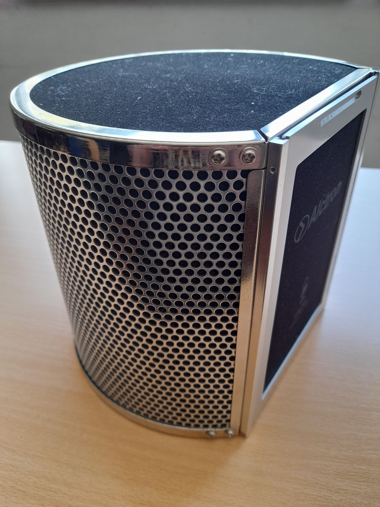 Filtro aislante para microphone