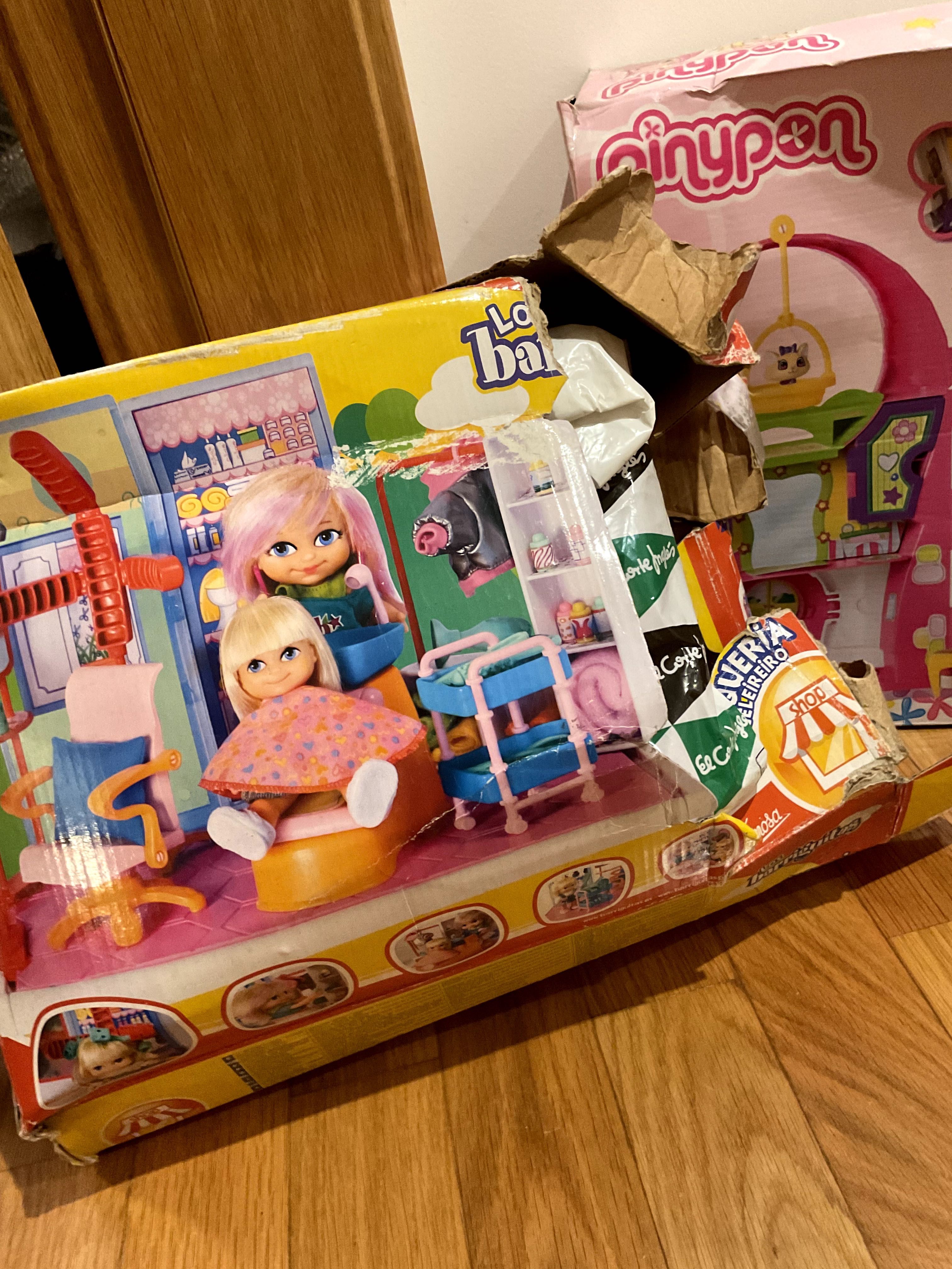 3 brinquedos: casa Pinypon+Barbie patinadora+Barriguitas cabeleireiro