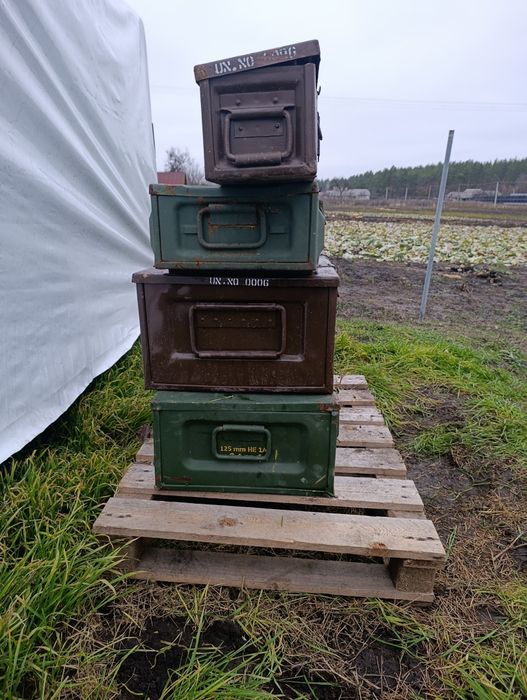 Металеві ящики військові, контейнери