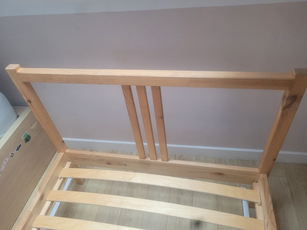 Drewniana rama łóżka Ikea fjellse