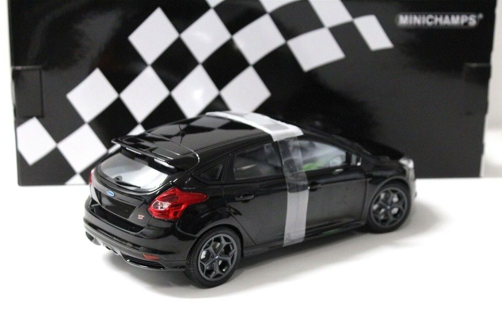 1:18 модель Ford Focus ST 2011 MINICHAMPS