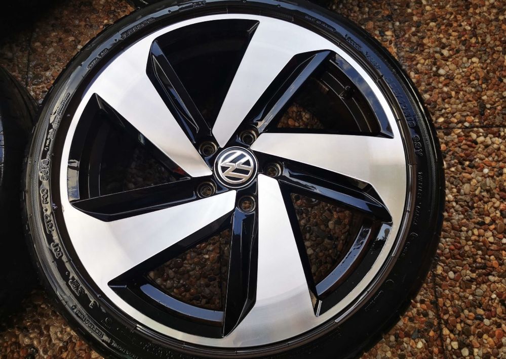 Jantes ORIGINAIS VW Golf GTI c/pneus semi novos!