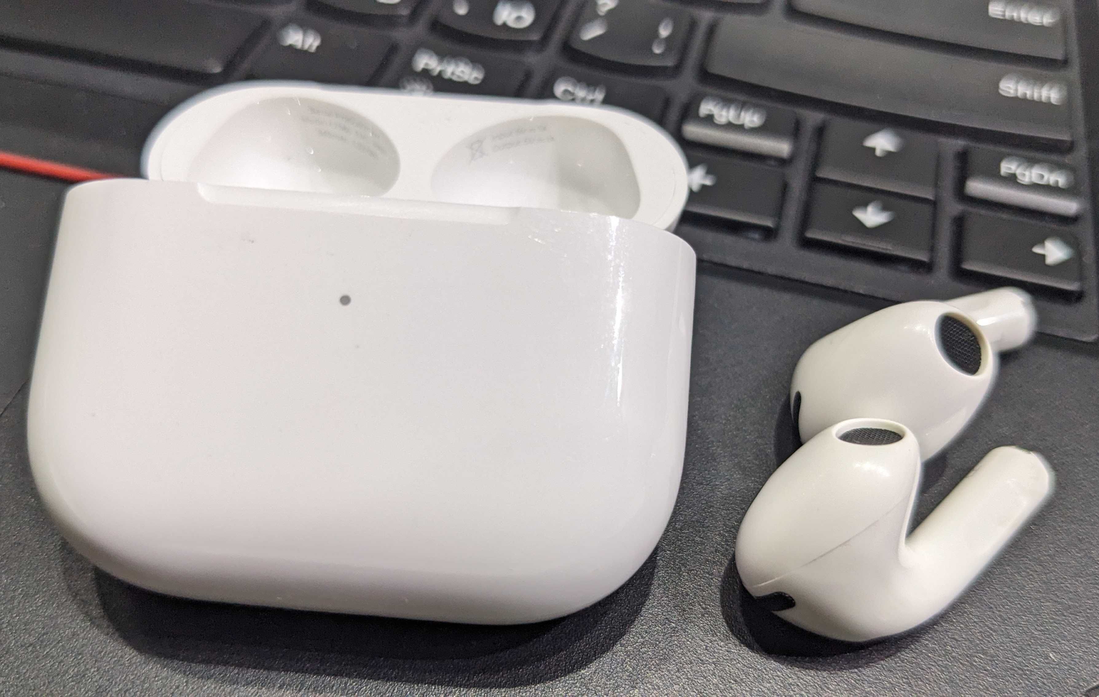 Apple AirPods 3 & MagSafe Charging Case - наушники (оригинал 100%)