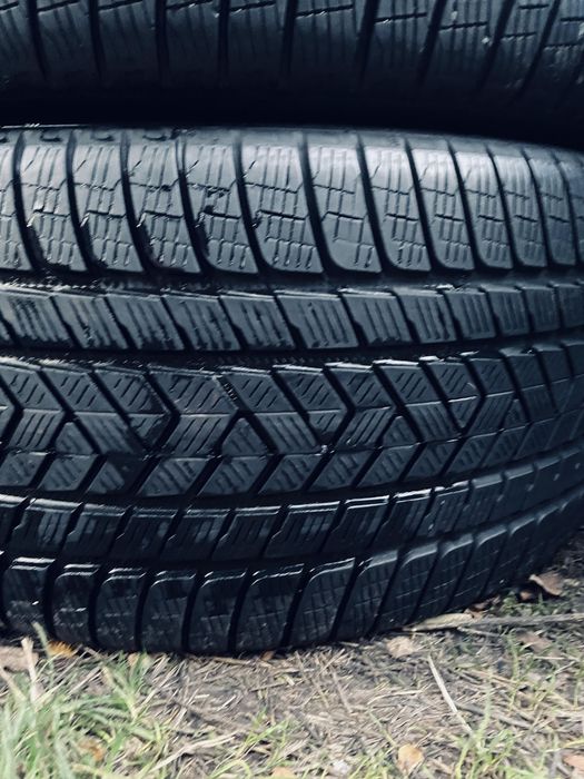 315 40 21 Pirelli winter Scorpion 85%