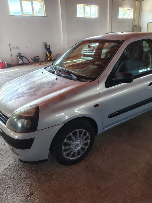 Renault clio 1.2 8v ano 2002 para peças todo o material disponível