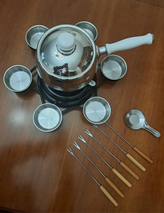 Fondue Giratório-Novo-Panela;6 taças e 6 Garfos (Inox)
Base metálica