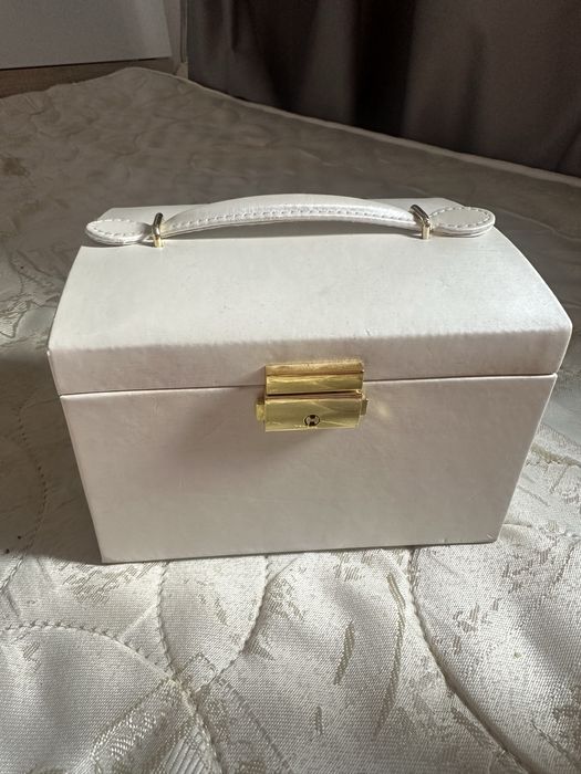 Шкатулка для прикрас