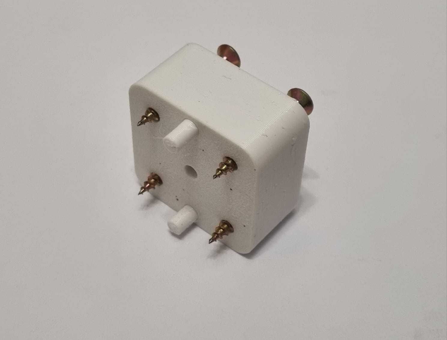 Uchwyty do prowadnic. Adapter do szaf modułowych. 8 sztuk.