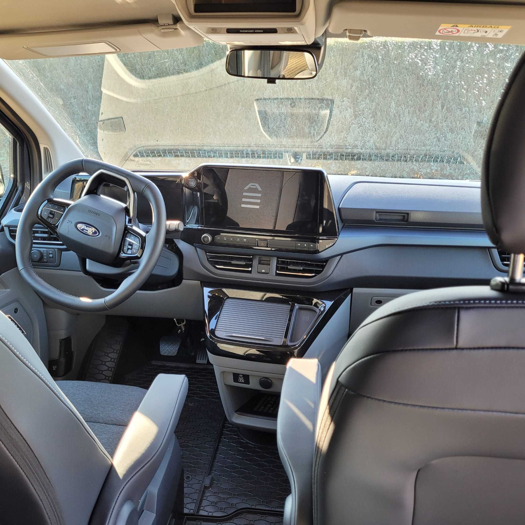 Ford Tourneo Custom 2024 – 8-osobowy, 4x4, automat - wynajem