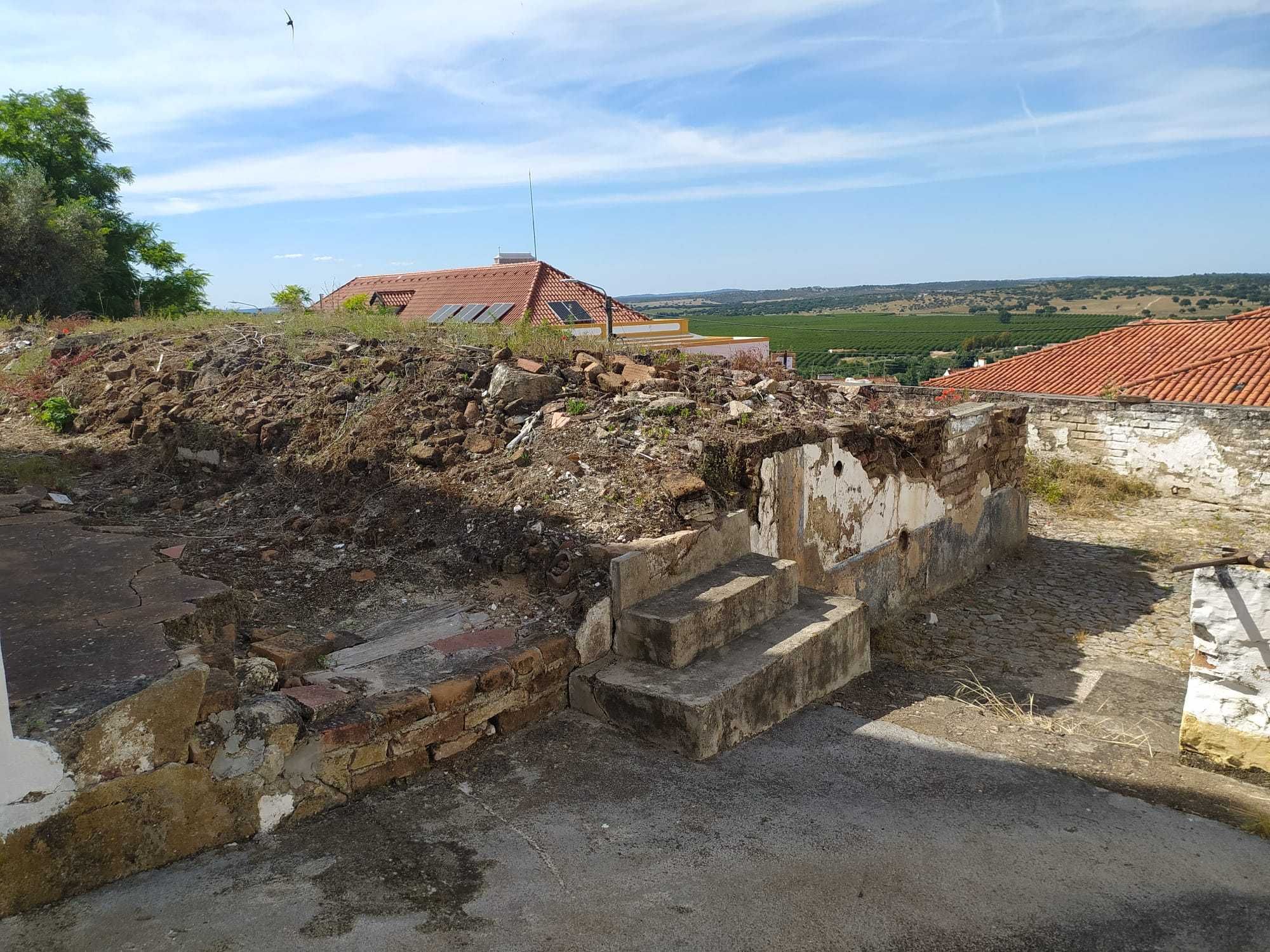 Terreno com potencial em Mora