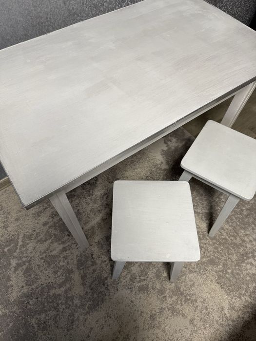 Стіл кухонний + 2 стільця