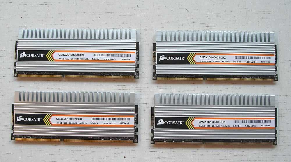 8 ГБ игровой памяти DDR3-1600 CORSAIR