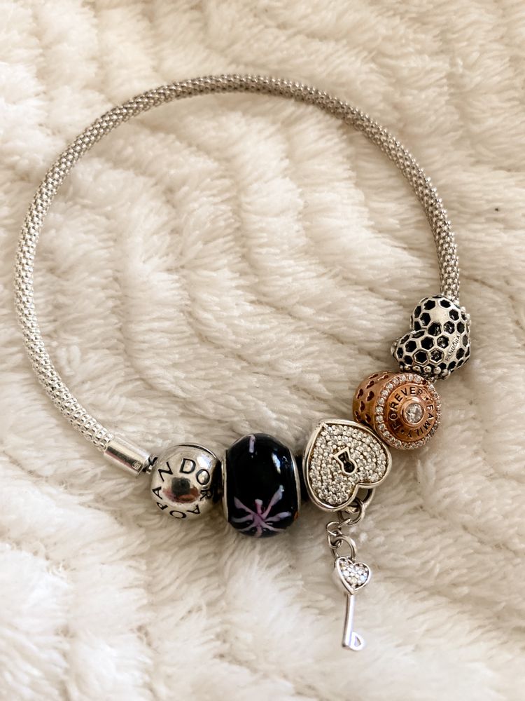 Pulseira PANDORA com contas