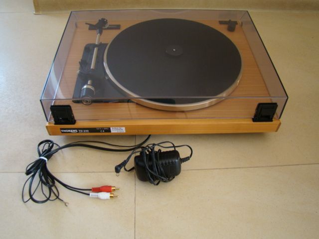 Hi-End Gramofon Thorens TD-240