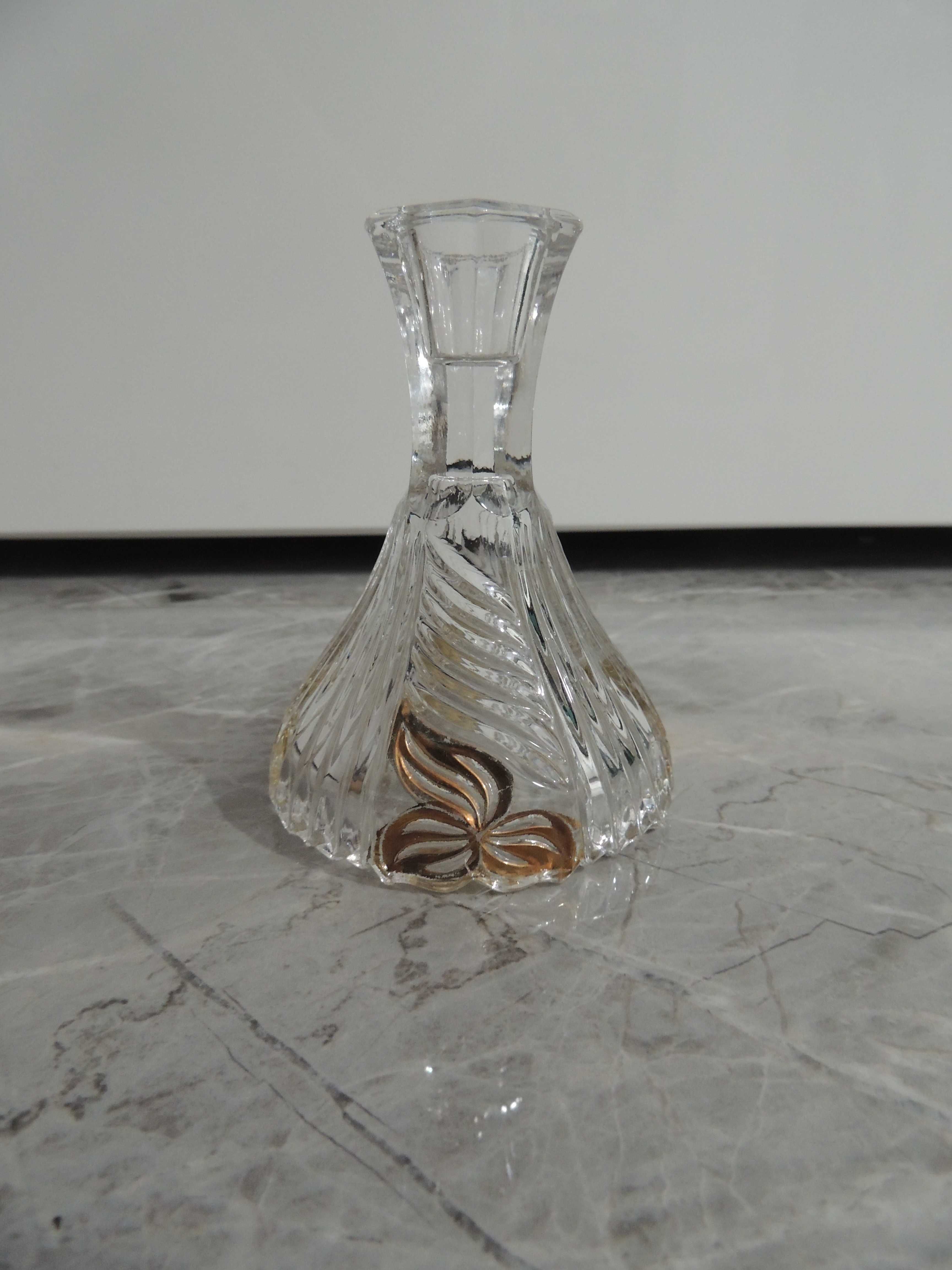 szklany elegancki minimalistyczny świecznik na jedną długą świeczkę